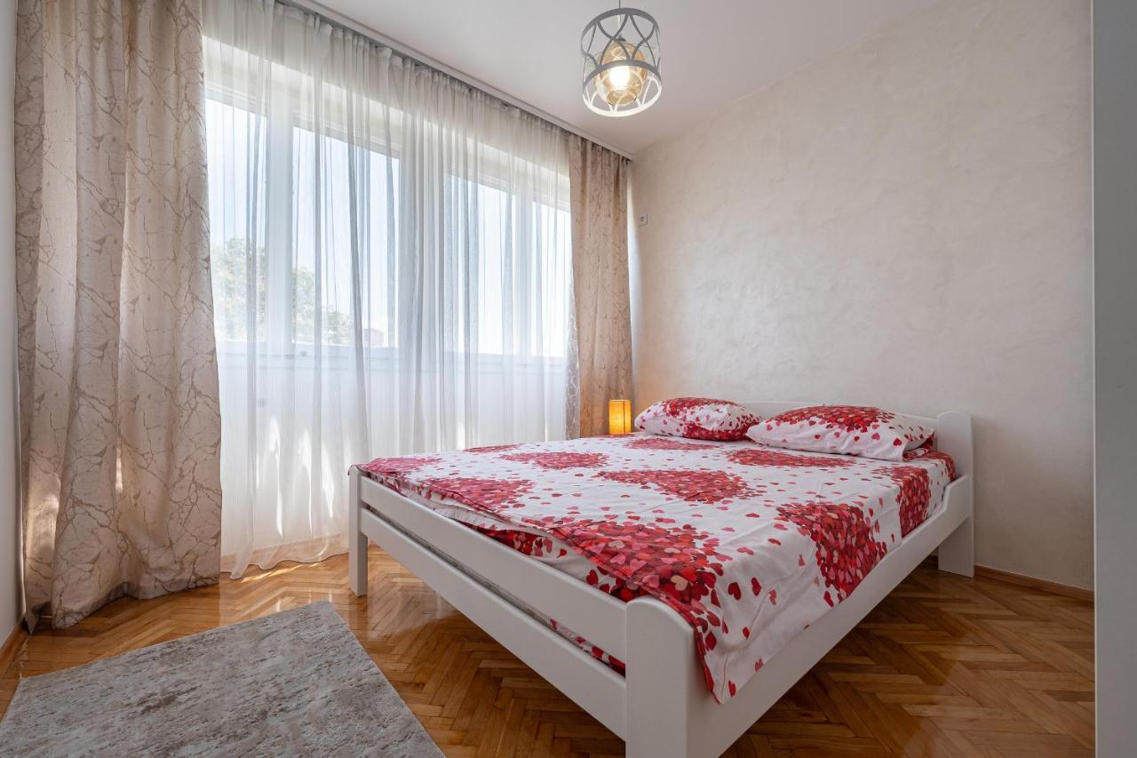 Clock Tower Lux Apartment Подгориця Екстер'єр фото