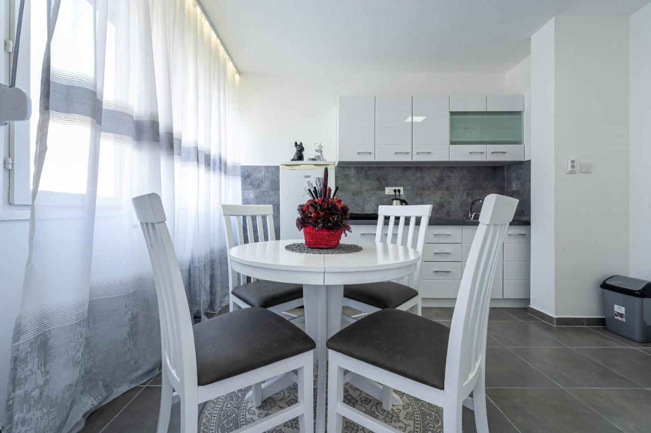 Clock Tower Lux Apartment Подгориця Екстер'єр фото