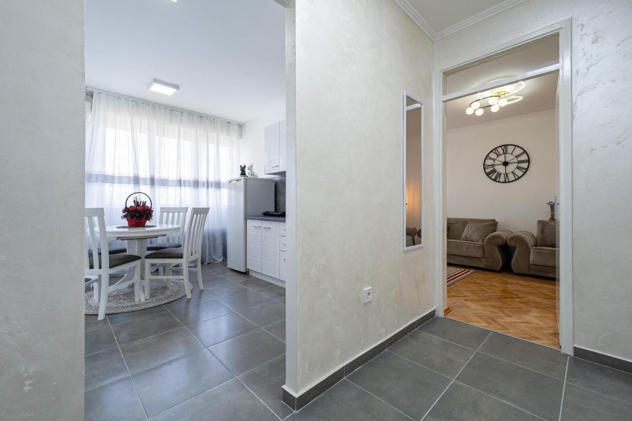 Clock Tower Lux Apartment Подгориця Екстер'єр фото